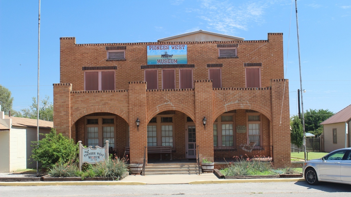 Click to Enlarge-Esc to Close EventPhotos/Route66/Route 66-3705 Shamrock, Texas.JPG